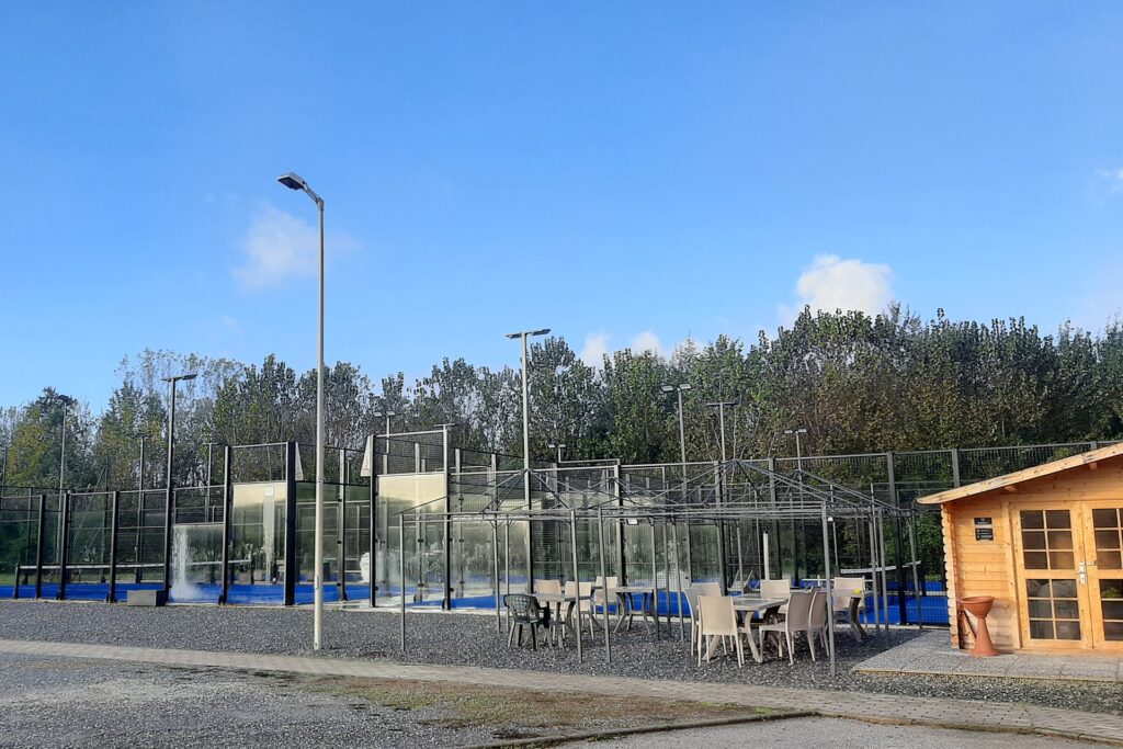 Oggi Il Flamingo Padel Club, a pochi giorni dalla consegna delle chiavi della struttura, è tornato ad organizzare un torneo garantendo ai propri atleti la massima competizione ed efficienza sportiva. L’investimento ha consentito, quindi, al Flamingo Padel Club di superare le difficoltà create dalle condizioni meteo avverse che da mesi avevano afflitto la Toscana e di diventare riferimento nel proprio territorio!